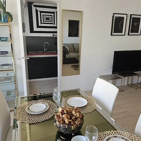 Au Centre De De 64 M2 شقة